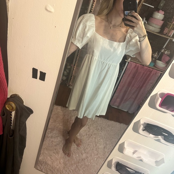 Alice + Olivia Dresses & Skirts - NWOT Alice + Olivia white dress